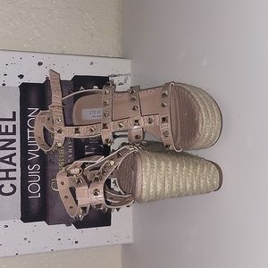 NWOB Steven by Steve Madden, Sallina nude w/ gold stud platfrom wedge, …